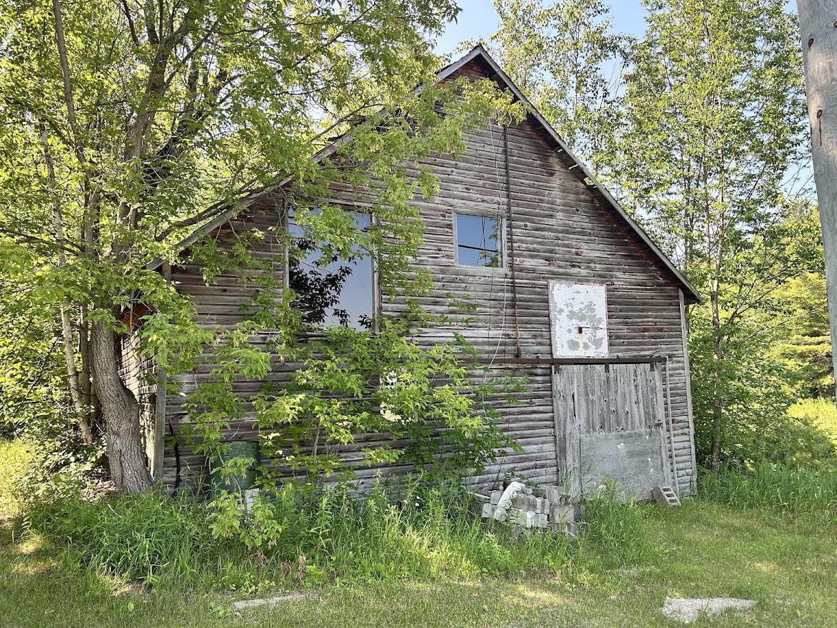 Old house along Frontenac Rd